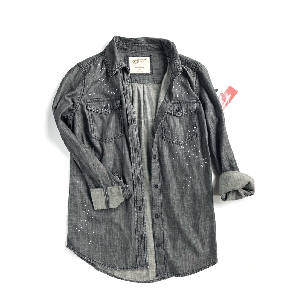🎉NWT Grey Denim Button Down with Splatter